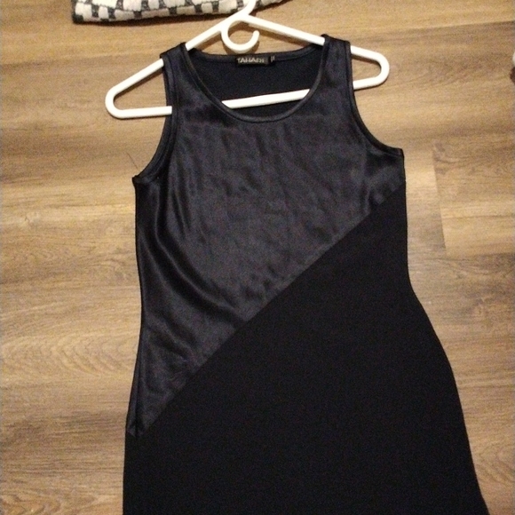 Tahari Dresses & Skirts - TAHARI navy VTG  Dress Beautiful Side slits sz 8